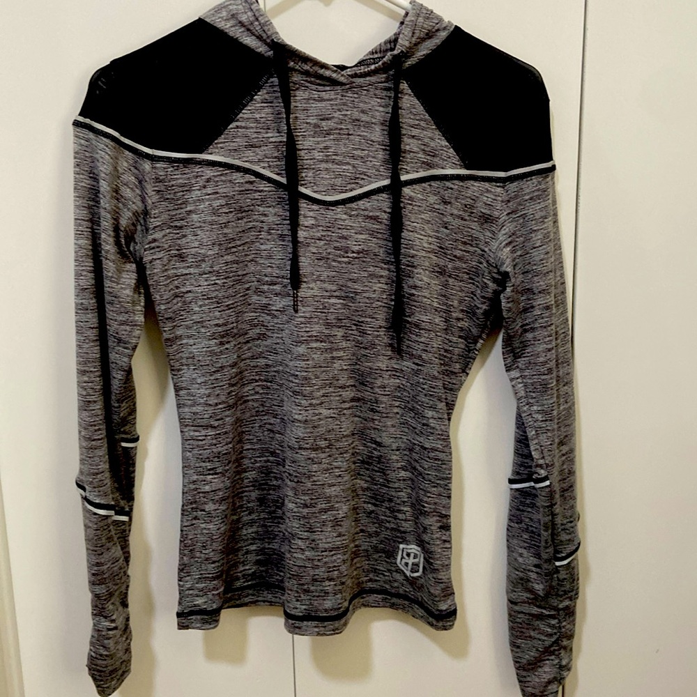 Born Primitive long sleeve running pullover size XS